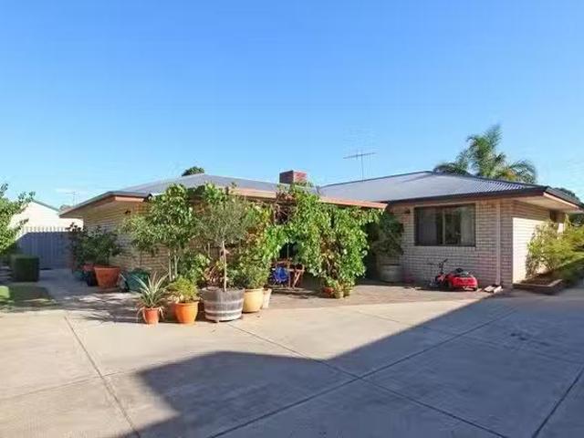 39 Calliandra Way, Forrestfield, WA 6058