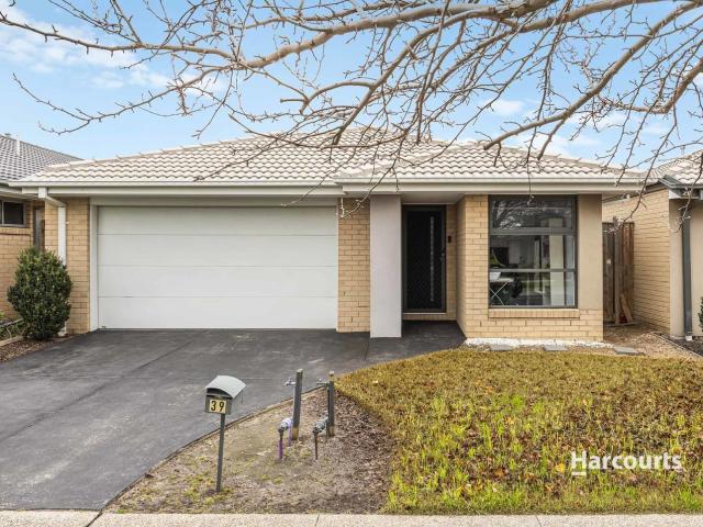 39 Caversham Drive, Pakenham, VIC 3810