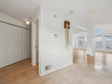39 Cedarwood Ter