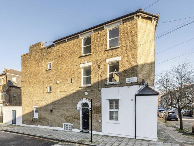 39 Ducie Street, London, SW4 7RP, United Kingdom | 2 bed apartment for rent #138312991 | Rentberry