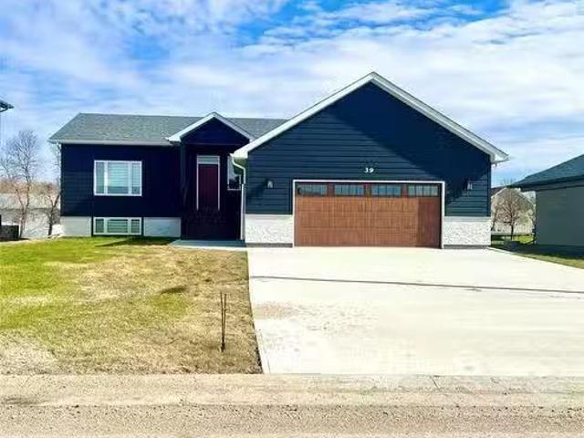 39 Fairfield Lane, New Bothwell, MB, R0A 1C0 house for sale.
