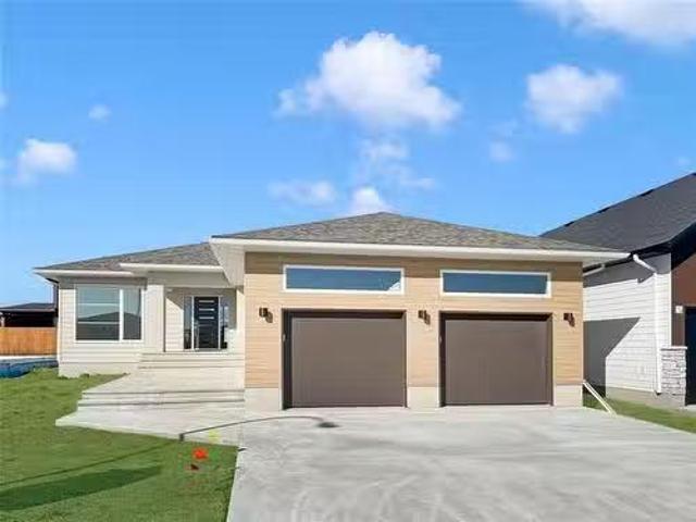 39 Fieldstone Crescent, Brandon, MB, R7B 4J2 house for sale.