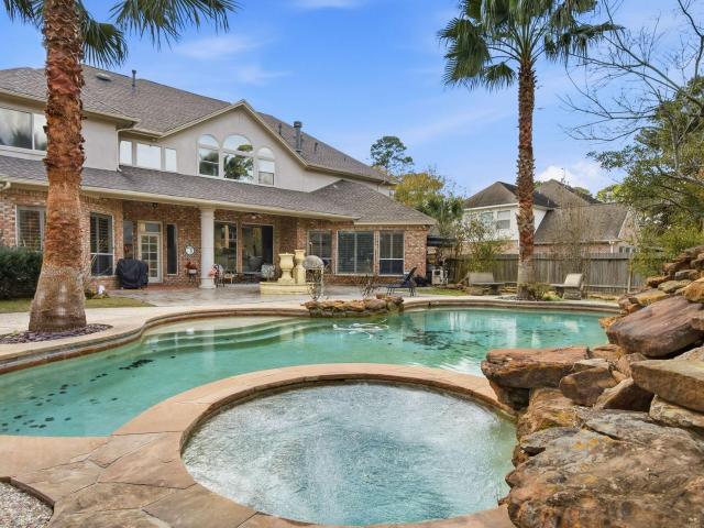 39 Forest Green Trl, Kingwood, TX