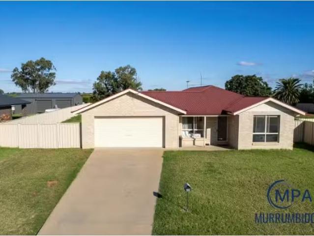 39 Golf Club Drive, Leeton House for rent Listed by Tegan Pap.