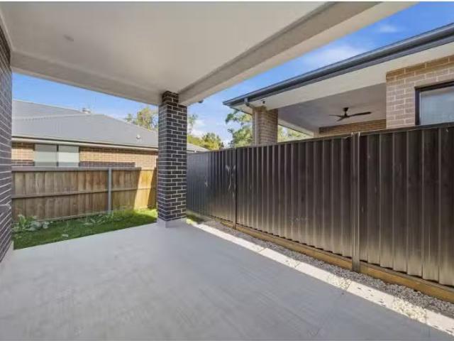 39 Gould Street, Claymore House for rent Listed by Raveena As.