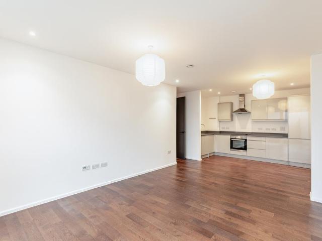 39, Gransden Avenue E8 2 bed apartment to rent £3,500 pcm £808 pw