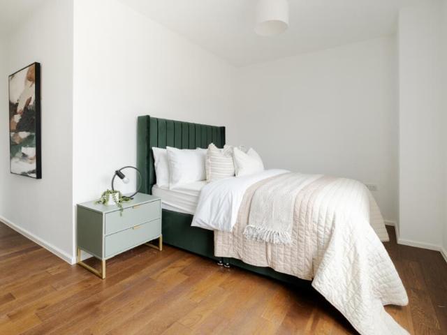 39, Gransden Avenue E8 2 bed flat to rent £3,600 pcm £831 pw