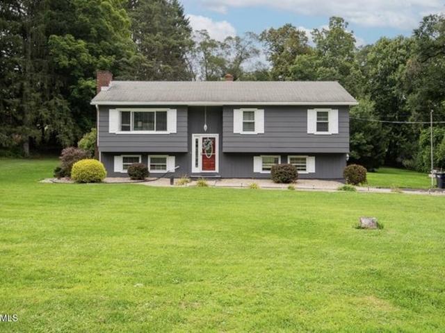 39 Hicks Rd, Queensbury, NY 12804