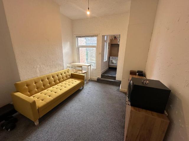 39 High Street, Worsbrough 1 bed in a house share to rent £450 pcm £104 pw
