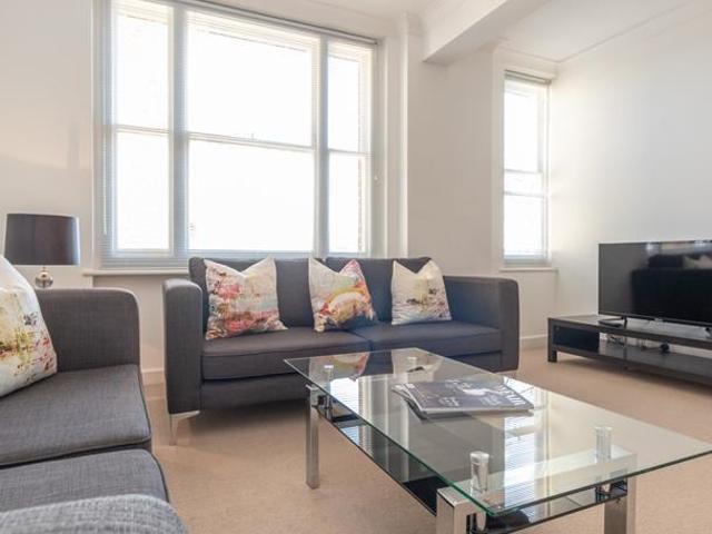 39 Hill Street, Mayfair, London W1J 1 bed flat to rent £3,727 pcm £860 pw