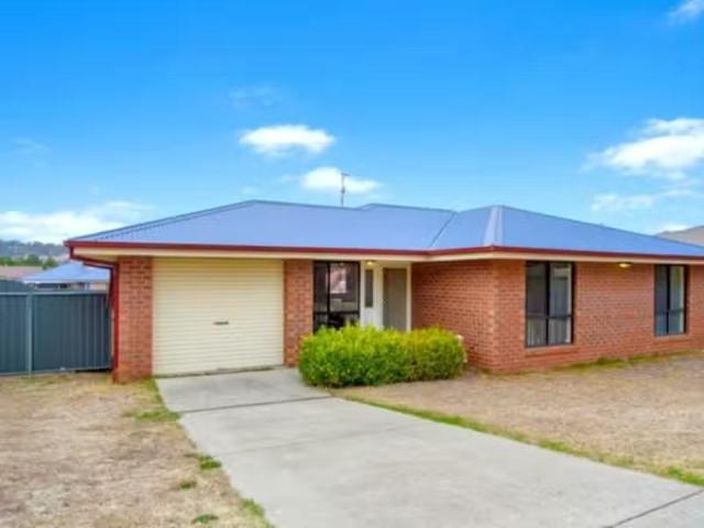 39 Kennedy Street, ARMIDALE House for rent Listed by Property.