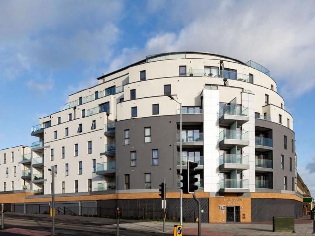 The Broadway, Loughton, IG10 2 bed apartment to rent £1,800 pcm £415 pw