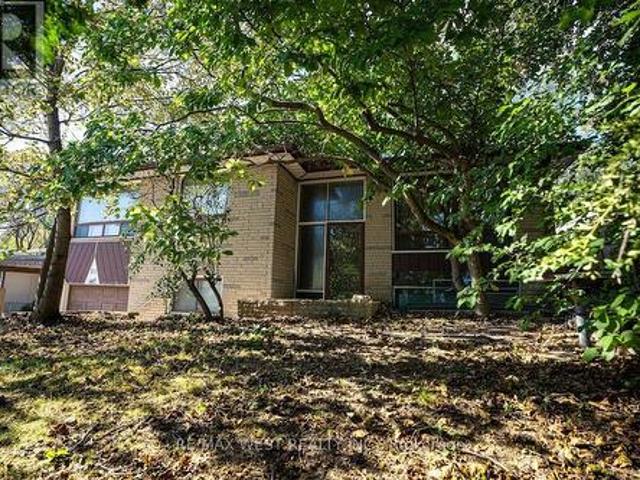 39 Mcmanus Road, Toronto, ON, M9P 2J9 house for sale | Listing ID W13844 | Royal LePage