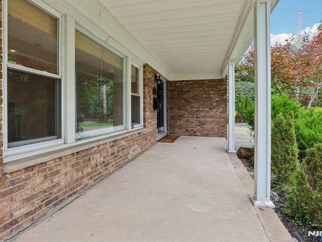 39 Maple Avenue