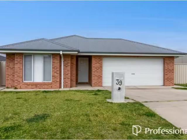 39 Muttama Parade, Gobbagombalin House for rent Listed by Imo.