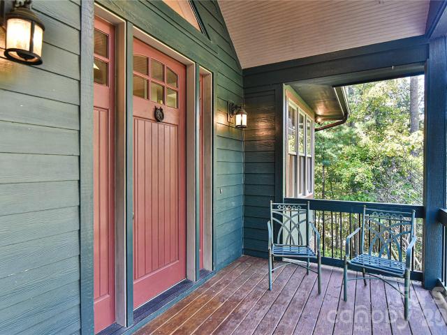 39 Oak Hollow Drive