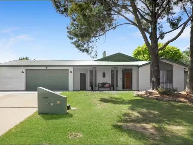 39 Parkview Crescent, Jerrabomberra House for rent Listed by.