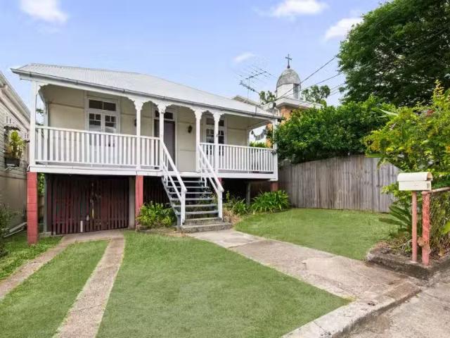 39 Ross Street, Woolloongabba House for rent Listed by Gareth.