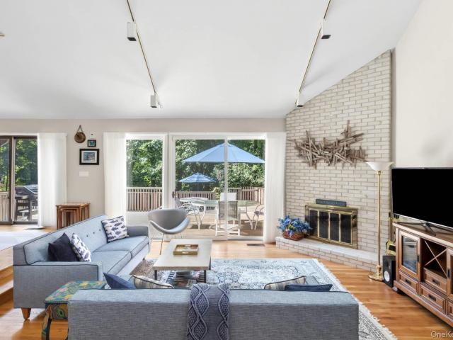 39 Spring Pond Lane