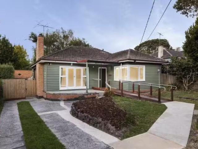 39 Swan Street, Blackburn South VIC 3130 House Auction