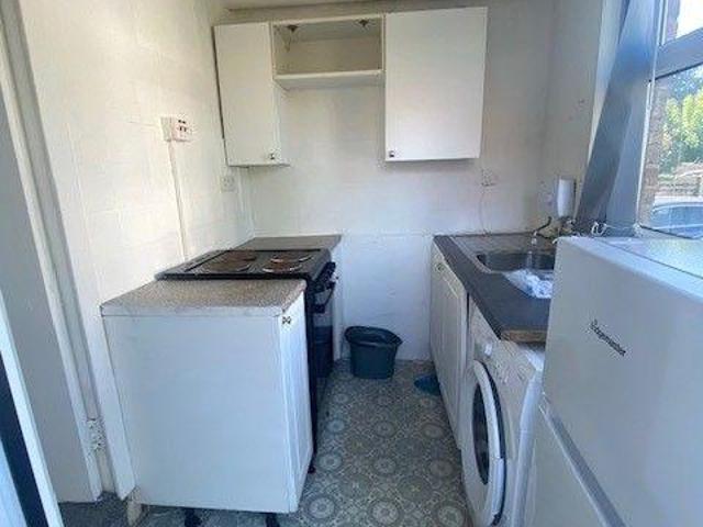 39, Stretford Road, Trafford, M41 Studio to rent £650 pcm £150 pw