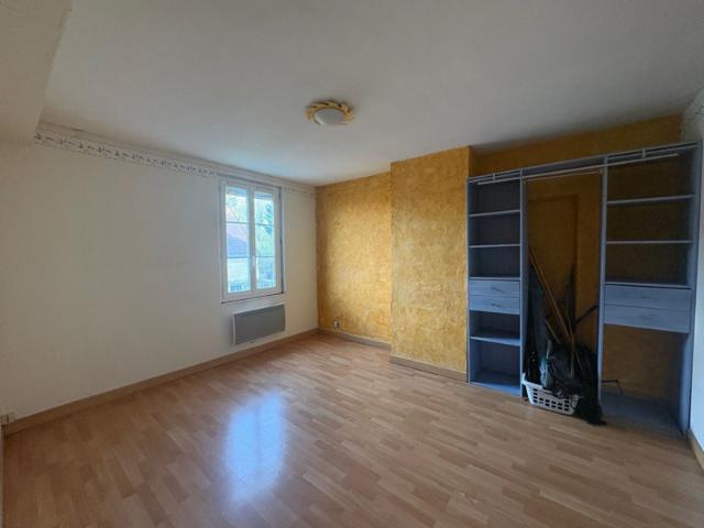 ENSEMBLE IMMOBILIER DE 3 MAISONS EN PIERRE