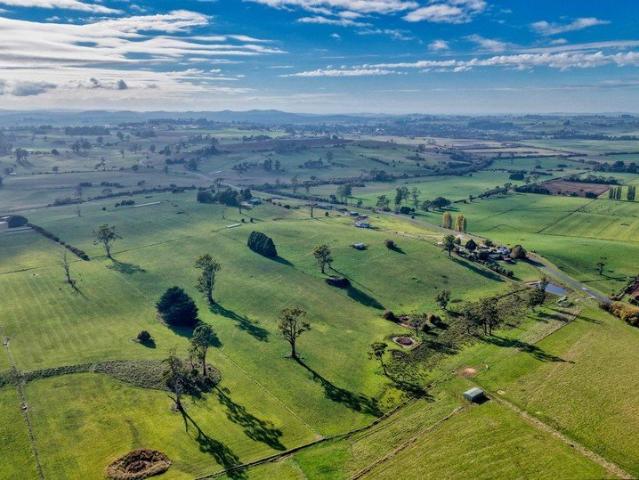 3 minutes to Deloraine The Ultimate Rural Lifestyle with Panoramic Views