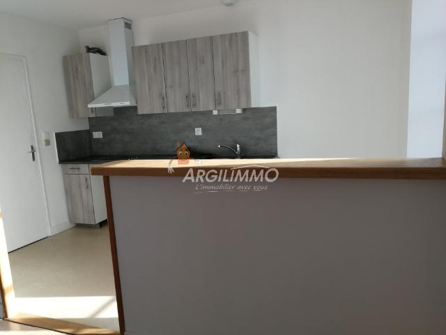 3 mn St Calais Appartement 3 CH