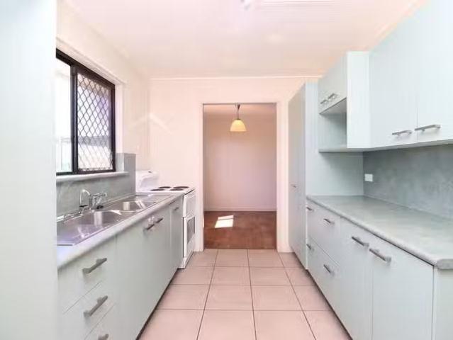 3 Moore Crescent, Mornington, QLD 4825