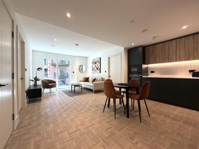 3 Monarch Square, London SW11 2 bed apartment to rent £3,500 pcm £808 pw