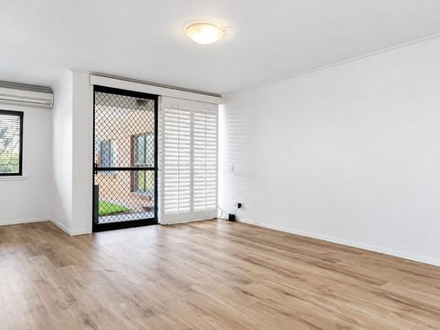 3 MONTH LEASE Ground Level Apartment in Waterfront