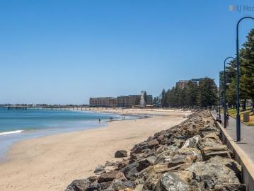 3 MONTH TERM Fully furnished Elegant 3 Bed Home Steps from Somerton Beach