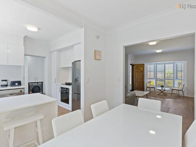 3 MONTH TERM Fully furnished Elegant 3 Bed Home Steps from Somerton Beach