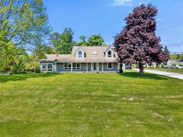 3 Navy St, Searsport, ME 04974
