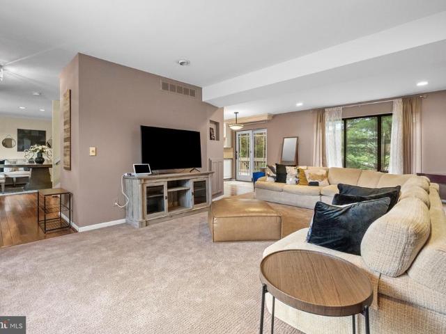 3 Oak Hill Court