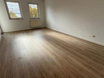 3. OG mit Lift SÃ¼d Balkon NEUES Laminat Lift + TG Stellplatz