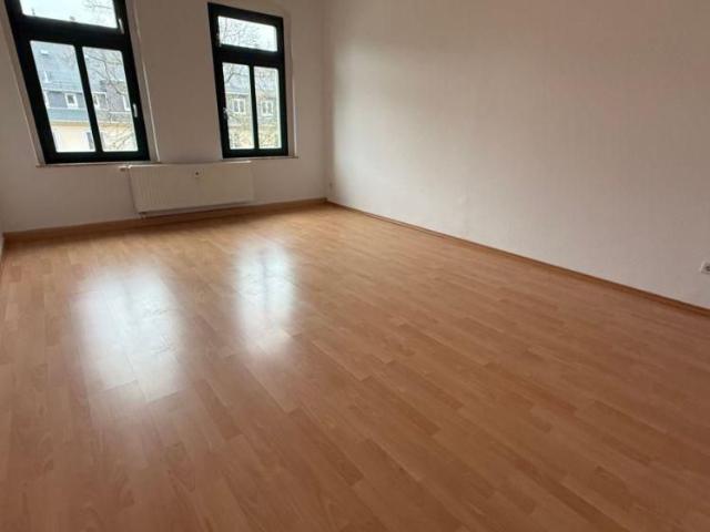 3.OG mit sep. Küche und Balkon * Bad mit Fenster !