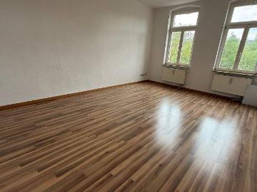 3.OG / Bad mit Wanne + Fenster / Balkon an der KÃ¼che frei ab sofort