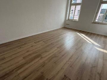3. OG + FuÃbodenheizung + groÃer Balkon + Bad mit Fenster