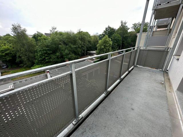 3. OG + groÃer Balkon WG gerecht 1. Monat kaltmietfrei