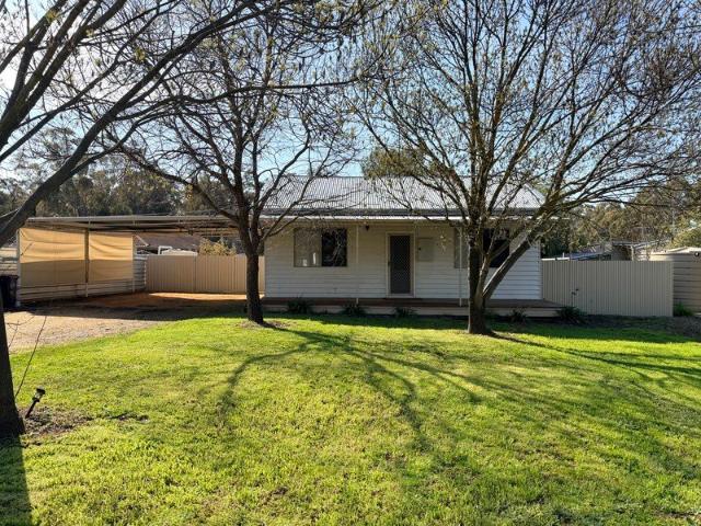 3 or 4 Bedroom weatherboard on Large Block