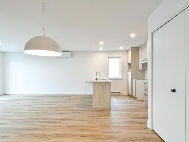 3½ à louer — 249 Rue Beauvilliers, app. 5