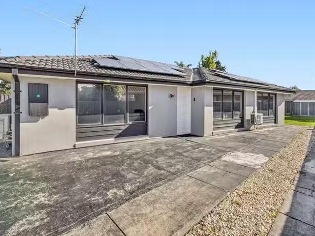 3 Ainsleigh Court, CRANBOURNE, VIC 3977 House for Rent