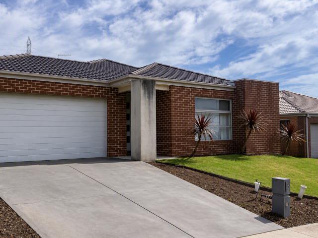 3 Albert Circuit, Pakenham