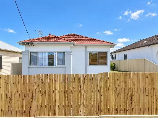 3 Albert Street, Belmont House for rent Listed by Property Ma.