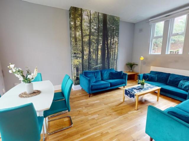 3 All Saints Street 9 bed semi detached house to rent £5,200 pcm £1,200 pw