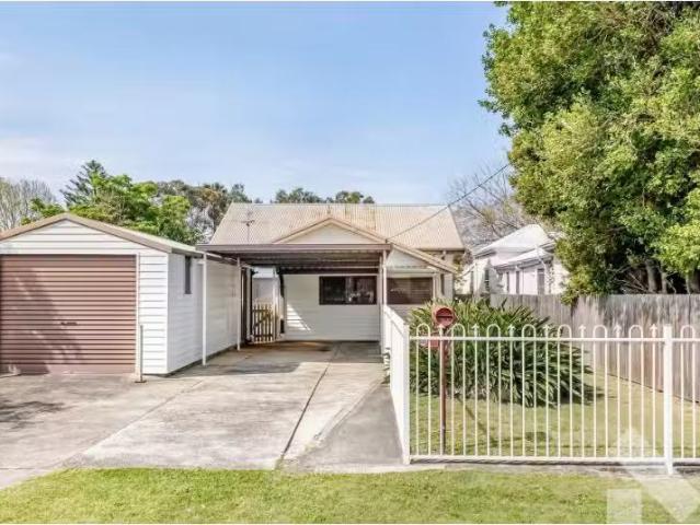 3 Arthur Street, Thirroul House for rent Listed by Meekah Cha.