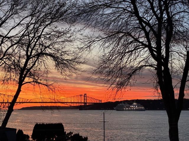 3 ½ + Bureau Avec Vue Sur Le Fleuve