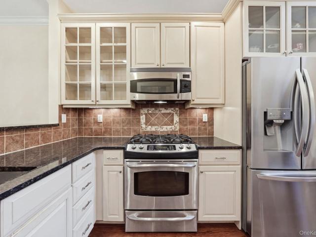3 Baltusrol Court