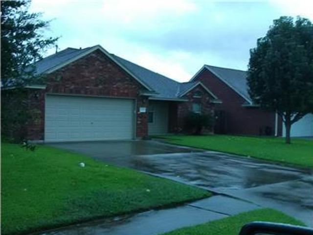 3 BDR 2 BATH, ATTACHED GARAGE, FENCED BACK YARD
